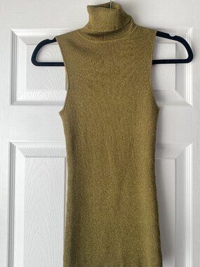 Love by Design | Gold Metallic Ribbed Sleeveless Turtleneck Top | Size M